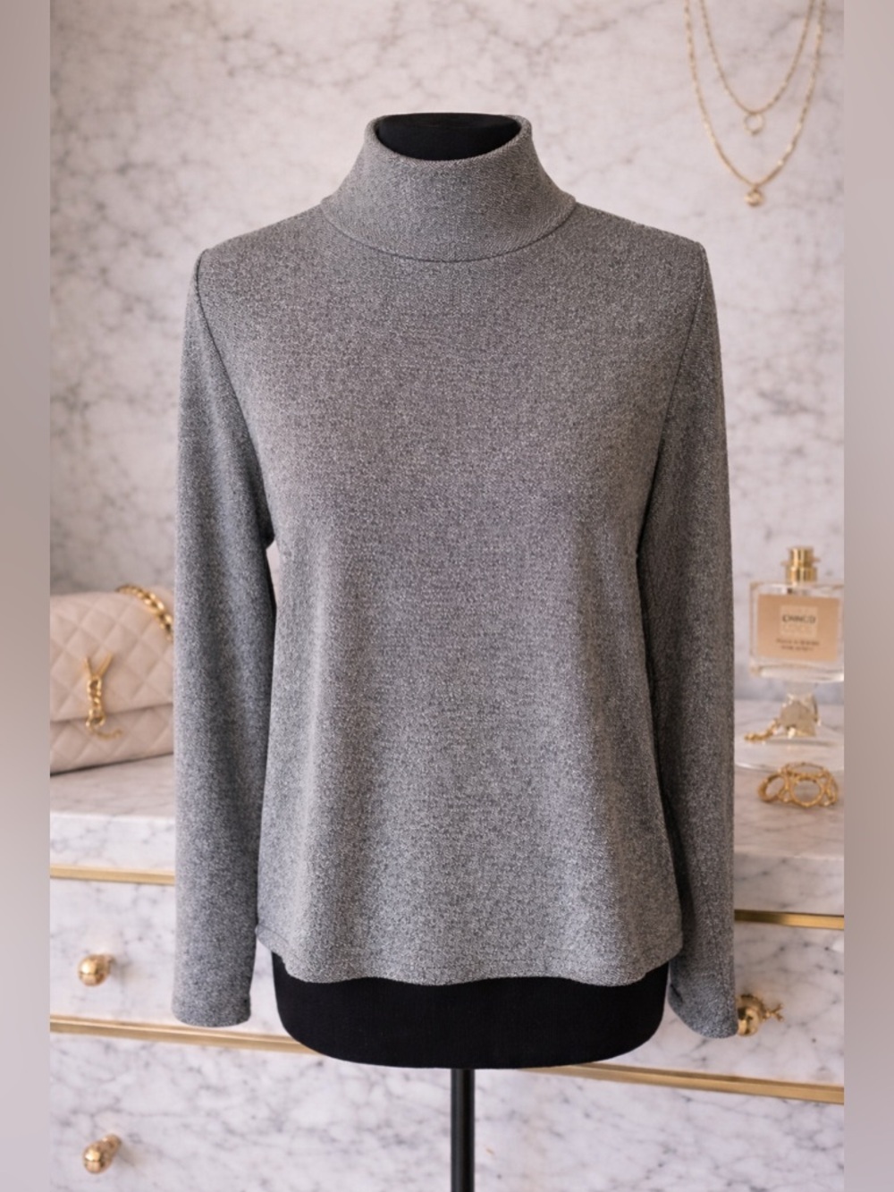 ✨ Banana Republic long sleeve knit. Size Small ✨